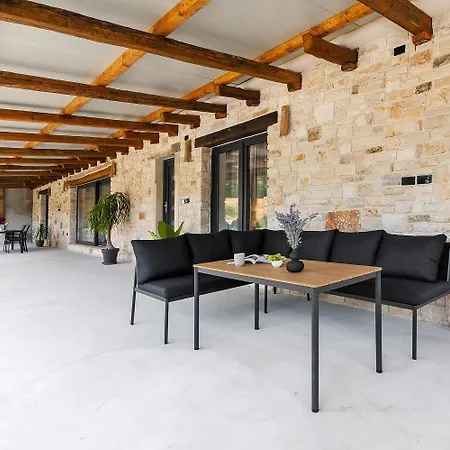 Ferienhaus Mediterranes Mit 3 Klimaanlagen Und Privatem 1000m2 Garten
