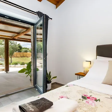 Ferienhaus Mediterranes Mit 3 Klimaanlagen Und Privatem 1000m2 Garten *