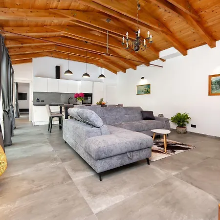 Ferienhaus Mediterranes Mit 3 Klimaanlagen Und Privatem 1000m2 Garten
