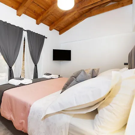 Mediterranes Mit 3 Klimaanlagen Und Privatem 1000m2 Garten Ferienhaus Rovinj