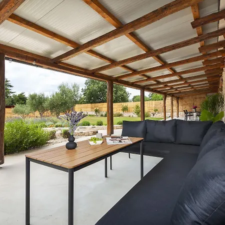 Mediterranes Mit 3 Klimaanlagen Und Privatem 1000m2 Garten