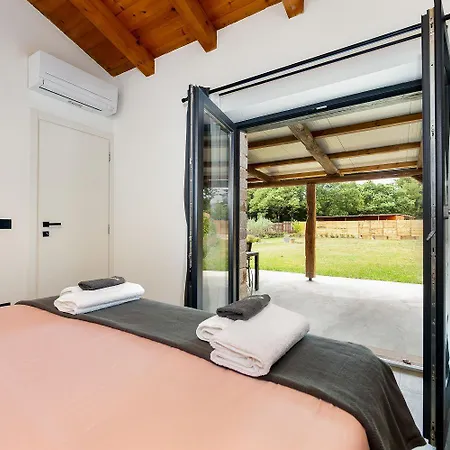 Ferienhaus Mediterranes Mit 3 Klimaanlagen Und Privatem 1000m2 Garten