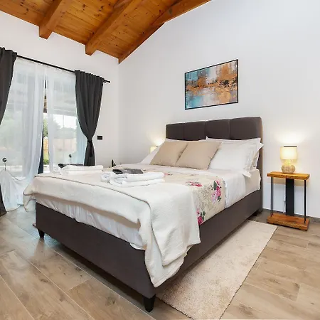 Ferienhaus Mediterranes Mit 3 Klimaanlagen Und Privatem 1000m2 Garten Rovinj