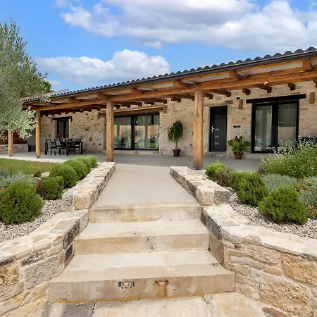 Ferienhaus Mediterranes Mit 3 Klimaanlagen Und Privatem 1000m2 Garten *